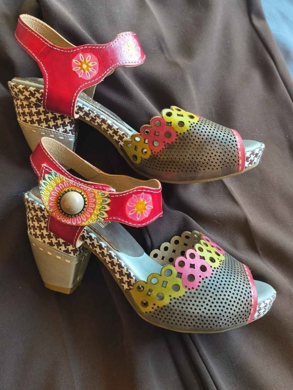 L'ATISTE Pink Red Green Floral Cutout Block Heel Sandals